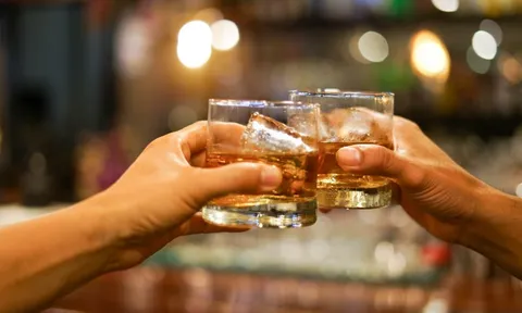 Uống rượu từng này là đủ để "dẫn lối" cho đột quỵ: Giảm ngay trước khi quá muộn