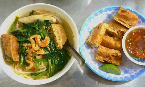 Canh bún cô Lan tít hẻm sâu, ẩn số gì khiến khách gần xa tìm kiếm