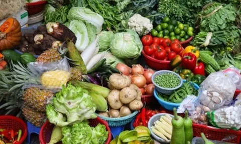 Rau dưa đắt 'khét lẹt', hơn cả thịt cá