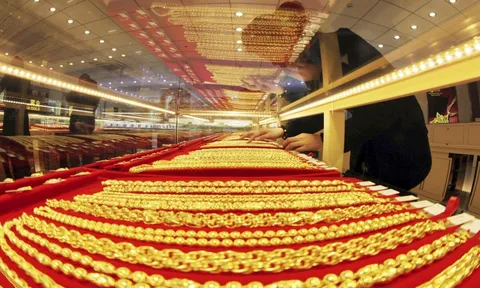 Giá vàng tăng, người mua chê đắt, loạt cửa hàng vàng ở một nước châu Á phải đóng cửa