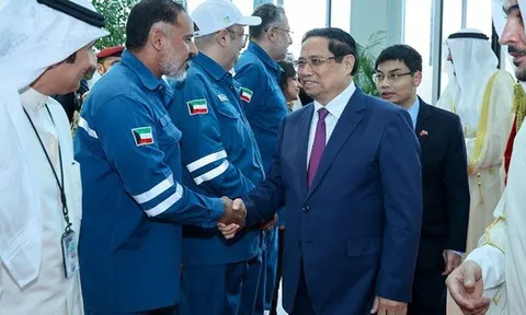 Thăm tổ hợp 27 tỷ USD là niềm tự hào của Kuwait, Thủ tướng đề cập tới siêu dự án có 3 nước tham gia ở VN