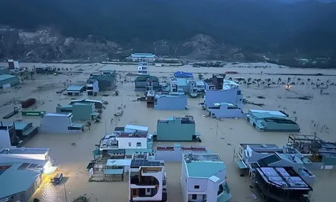 Cận cảnh mưa lũ lịch sử, hàng ngàn nhà dân Gia Lai chìm trong biển nước