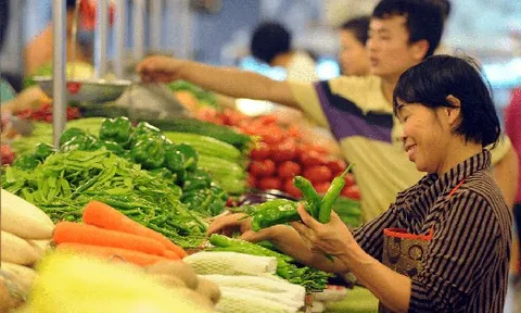 Chị bán rau ở chợ đầu mối chia sẻ: 4 loại rau tăng sốc nhất tháng này – và 4 món rẻ bằng một nửa để thay thế ngay