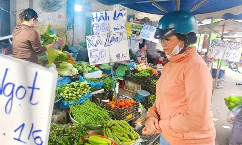 Giá rau, củ quả vọt lên như thời... COVID-19