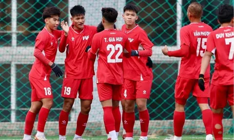 Thi đấu quả cảm trước đối thủ Hàn Quốc, đội bóng Việt Nam đạt thành tích bất bại