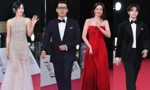 Thảm đỏ Rồng Xanh 2025: 'Gái 1 con' Son Ye Jin chiếm trọn spotlight khi diện đồ xuyên thấu, Yoona gợi cảm với váy cúp ngực