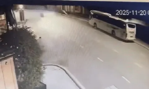 Lời kể nhân chứng vụ Mercedes Maybach phóng như bay tông vào xe khách đỗ ven đường