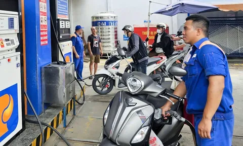 Xăng dầu đồng loạt giảm giá từ chiều 20-11