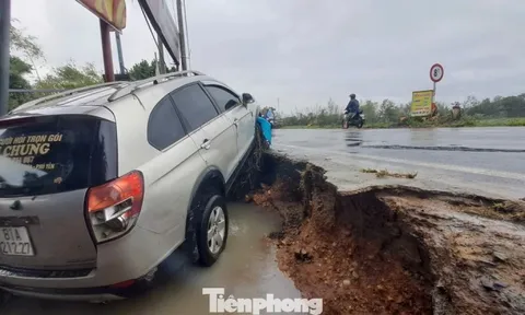 Khung cảnh tan hoang ‘rốn lũ’ Hòa Thịnh