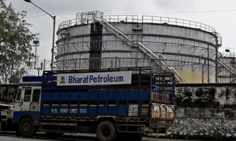 Tập đoàn khổng lồ Reliance của Ấn Độ đã từ bỏ dầu Nga