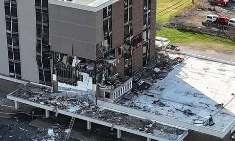 Nổ "kinh hoàng" ở chung cư người cao tuổi của Mỹ, người khuyết tật khổ sở thoát thân