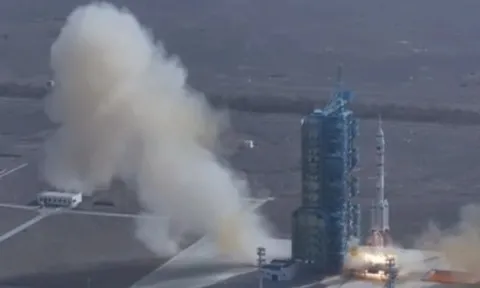 Trung Quốc phóng tàu thay thế lên Thiên Cung giải cứu 3 phi hành gia mắc kẹt