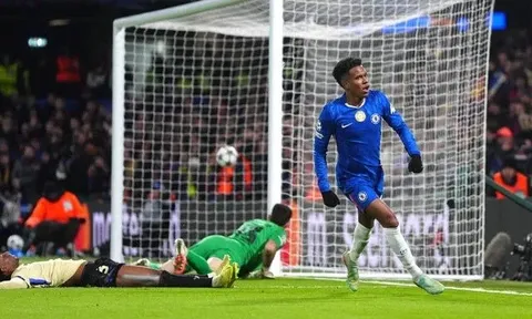 Tuyên bố bất ngờ của HLV Maresca sau khi Chelsea vùi dập Barcelona