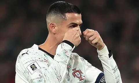 Nhận thẻ đỏ vì bạo lực, Ronaldo vẫn được đá mở màn World Cup, FIFA nhận "gạch đá" vì “ưu ái khét lẹt”