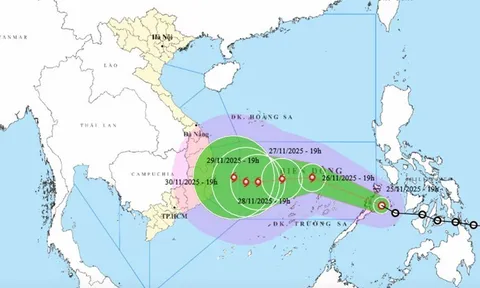 Áp thấp nhiệt đới mạnh thành bão, 2-3 giờ tới đi vào Biển Đông