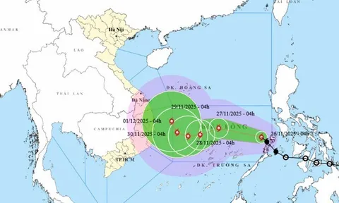 Biển Đông đón bão số 15 Koto giật cấp 14, hướng đi liên tục thay đổi