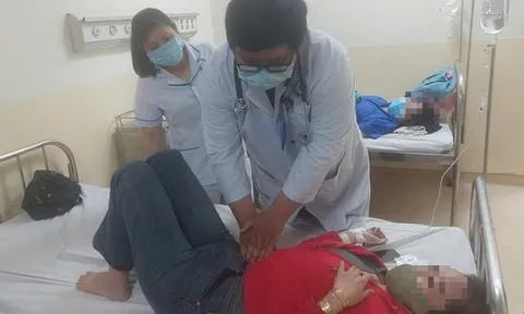 60 người nghi ngộ độc thực phẩm sau bữa trưa