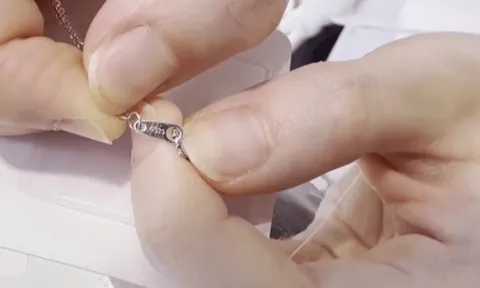 Nhiều mẫu trang sức bị phát hiện chứa chất gây ung thư vượt chuẩn 9.000 lần, bất ngờ vì nơi bán được nhiều người lựa chọn