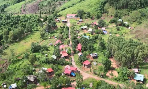 Nữ trưởng bản và những thay đổi bất ngờ tại bản nghèo "ba không"