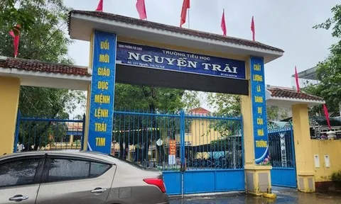 Nhiều học sinh lớp 2 bị nôn ói khi ăn bữa trưa tại trường