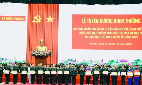 Bộ Quốc phòng khen thưởng HLV, VĐV đạt thành tích SEA Games 33