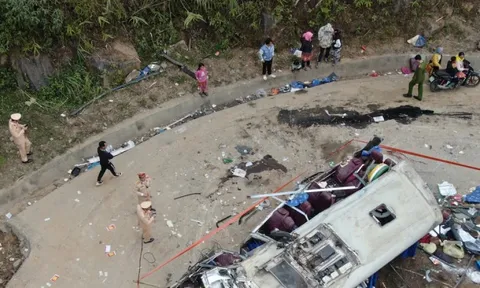 Lãnh đạo tỉnh Lào Cai trực tiếp chỉ đạo tại hiện trường vụ lật xe của đoàn thiện nguyện khiến 9 người tử vong