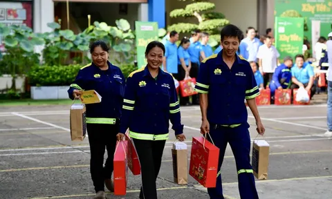 Tết đến sớm với những người làm việc thầm lặng