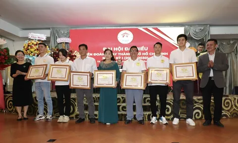 Đại hội Liên đoàn Muay TP HCM nhiệm kỳ 2025-2030, trao thưởng cho các võ sĩ thành tích cao