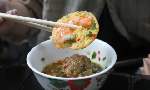 Khách của cô Tư: Còn sống ngày nào là còn ăn bánh căn ngày đó