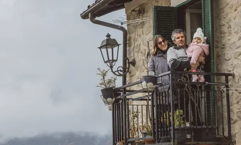 Ngôi làng ăn mừng sự ra đời của em bé đầu tiên sau 30 năm