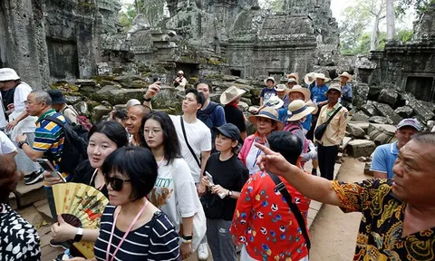 Đại sứ quán Trung Quốc phát liền 5 cảnh báo - Trip.com 'đóng băng' hợp tác với Campuchia