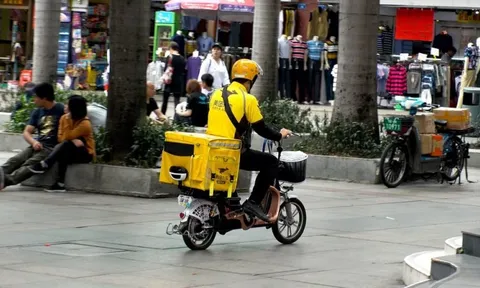 Chịu lỗ bình quân gần 4.000 đồng/đơn, sếp một công ty giao hàng thốt lên: 2025 là một năm tốn kém, cuộc chiến trợ giá quá dữ dội