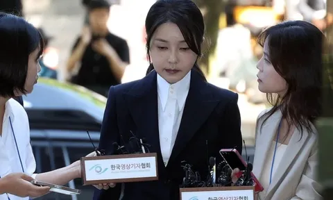 Cựu đệ nhất phu nhân Hàn Quốc bị cáo buộc nhận hối lộ túi Chanel, Dior sang chảnh