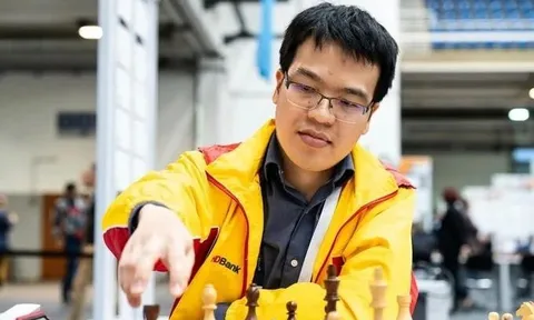 Đại kiện tướng Lê Quang Liêm đứng ngoài top 50 sau các ván đầu cờ chớp thế giới