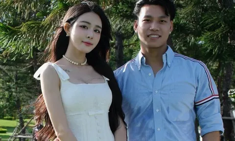 Văn Thanh chốt năm bằng "ting ting" cực khủng cho bạn gái "trâm anh thế phiệt", nàng WAG có phản ứng gây bất ngờ