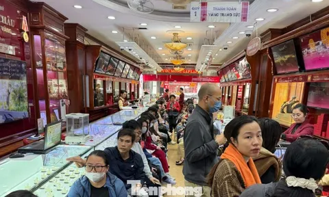 Giá vàng SJC giảm rất mạnh, thông báo bất ngờ từ một doanh nghiệp