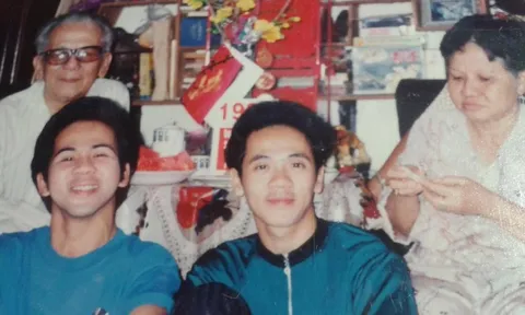 Thành Lộc xúc động gặp lại kỷ vật của ba Thành Tôn do khán giả trao tặng