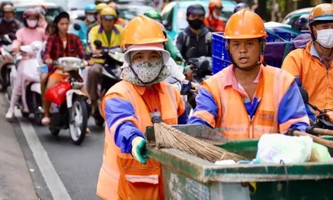 Đi làm ngày đầu năm: Người nhận vàng 9999, kẻ hưởng lương gần 500%