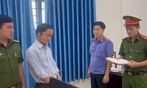 Khởi tố, bắt tạm giam công chức xã; giám đốc, phó giám đốc doanh nghiệp bất động sản