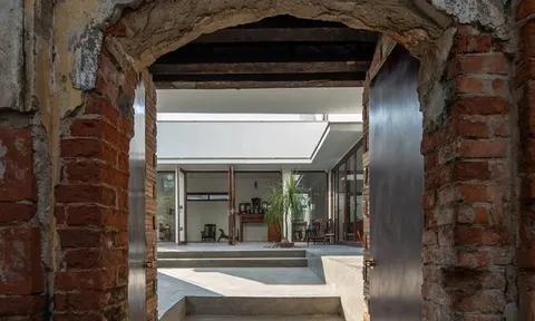 Ngôi nhà với chiếc cổng đặc biệt ở làng Ngọc Hồi