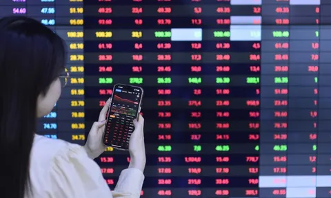 Hé lộ loạt ‘bom tấn’ sẽ chào sàn HoSE ngay đầu năm 2026