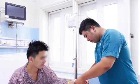 Nhân viên văn phòng bất ngờ ngừng tim khi đang chơi cầu lông