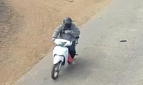 Chủ tiệm vàng kể khoảnh khắc kẻ cướp giật vàng trong chớp mắt