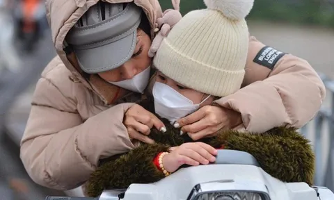 Không khí lạnh sầm sập tràn về: Miền Bắc chìm trong rét buốt, Hà Nội lạnh tê tái thấp nhất 10 độ C