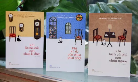 Khi tách cà phê còn chưa nguội