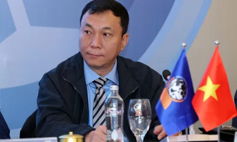 Chủ tịch VFF vào phòng thay đồ chúc mừng U23 Việt Nam: "Thắng rồi nhưng hãy giữ tập trung"