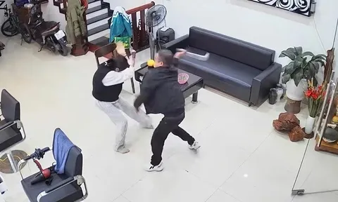 Công an điều tra vụ chồng xông vào quán cắt tóc truy sát vợ và con gái