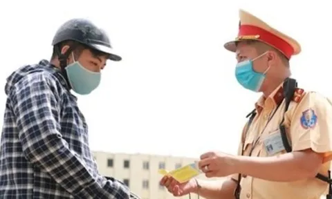 Vi phạm giao thông trừ vào lương từ 2026: Đối tượng và mức trừ bao nhiêu?