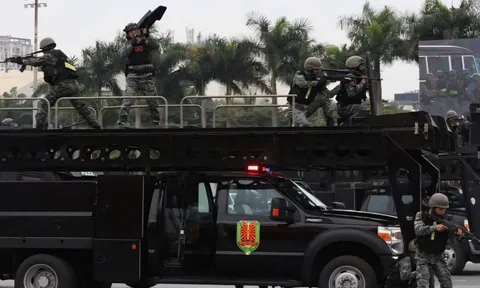 Hình ảnh hàng nghìn cảnh sát tinh nhuệ và dàn khí tài hiện đại diễn tập bảo vệ Đại hội Đảng
