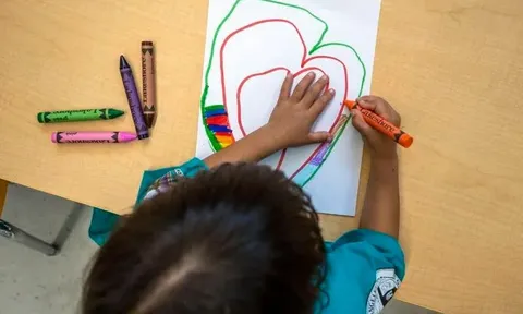 Tổng thống Trump đóng băng hơn 10 tỷ USD hỗ trợ trẻ em, gia đình tại 5 bang ở Mỹ